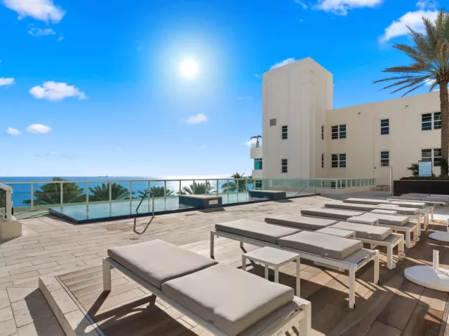 2-bedroom condo for sale in Fort Lauderdale - 101 S Fort Lauderdale Beach Boulevard 1806 - MondialRealty