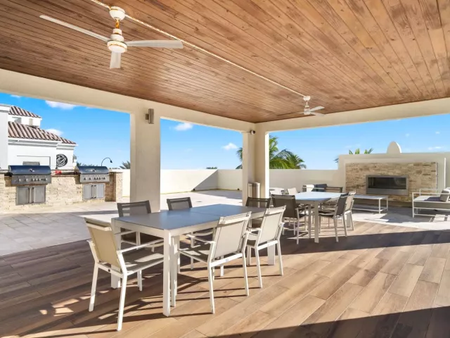 2-bedroom condo for sale in Fort Lauderdale - 101 S Fort Lauderdale Beach Boulevard 1806 - MondialRealty