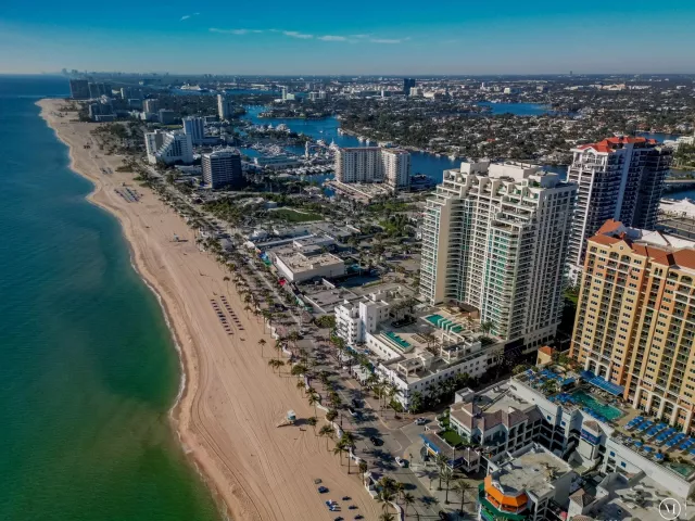 2-bedroom condo for sale in Fort Lauderdale - 101 S Fort Lauderdale Beach Boulevard 1806 - MondialRealty