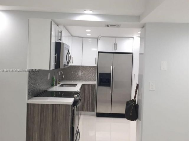 Apartment for rent  Unit #1003 - photo 7437040