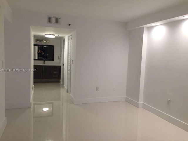 Apartment for rent  Unit #1003 - photo 7437053