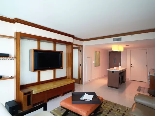 1-bedroom condo for rent in Miami Beach - 6801 Collins Ave 710 - MondialRealty