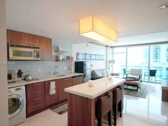 1-bedroom condo for rent in Miami Beach - 6801 Collins Ave 710 - MondialRealty