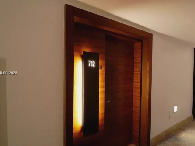 1-bedroom condo for rent in Miami Beach - 6801 Collins Ave 710 - MondialRealty