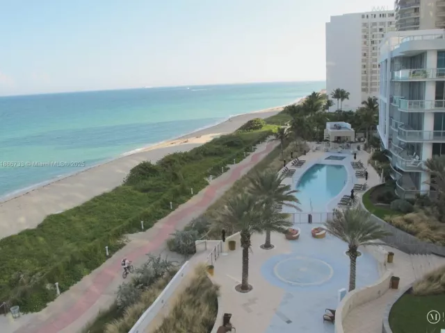 1-bedroom condo for rent in Miami Beach - 6801 Collins Ave 710 - MondialRealty