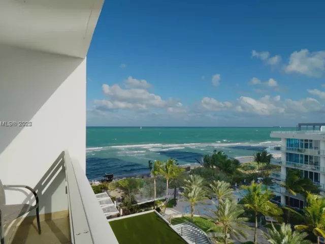 1-bedroom condo for rent in Miami Beach - 6801 Collins Ave 710 - MondialRealty