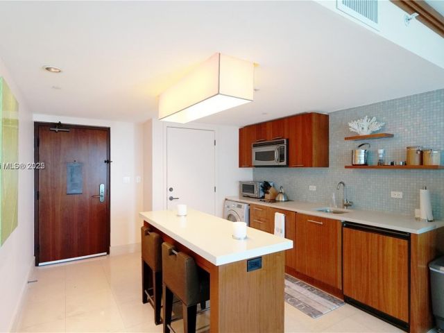 Apartment for rent  Unit #710 - photo 6481794