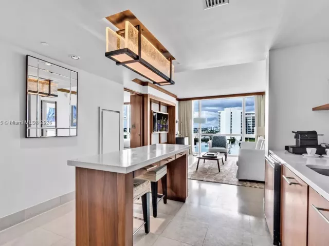 2-bedroom condo for rent in Miami Beach - 6801 Collins Ave 818 - MondialRealty