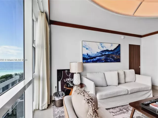 2-bedroom condo for rent in Miami Beach - 6801 Collins Ave 818 - MondialRealty