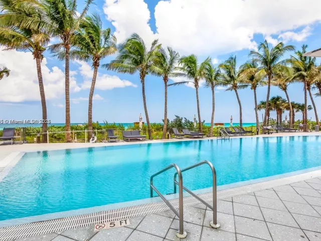 2-bedroom condo for rent in Miami Beach - 6801 Collins Ave 818 - MondialRealty
