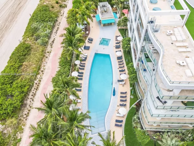 2-bedroom condo for rent in Miami Beach - 6801 Collins Ave 818 - MondialRealty