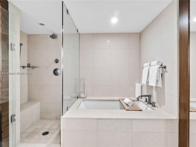 Apartment for rent  Unit #818 - photo 6481763