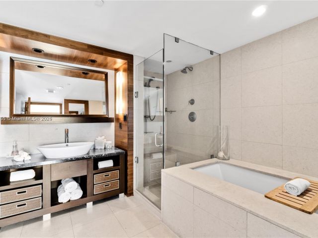 Apartment for rent  Unit #818 - photo 6481764