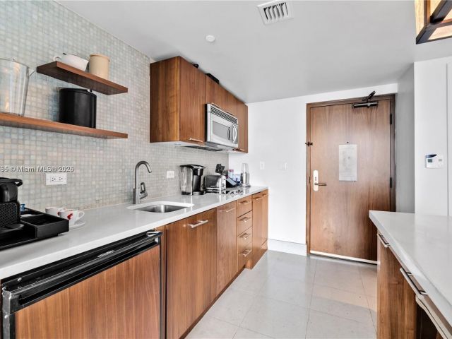 Apartment for rent  Unit #818 - photo 6481770