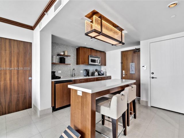 Apartment for rent  Unit #818 - photo 6481772