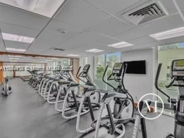 2-bedroom condo for sale in Miami - 31 SE 5th St 2610 - MondialRealty