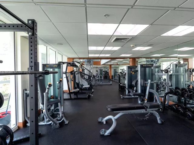 2-bedroom condo for sale in Miami - 31 SE 5th St 2610 - MondialRealty