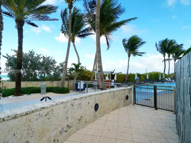 1-bedroom condo for sale in Miami Beach - 6801 Collins Ave 710 - MondialRealty
