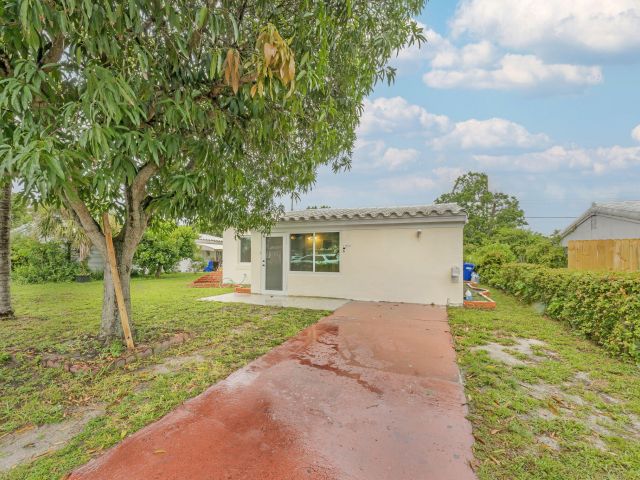 Home for sale at 17570 NE 19th Avenue - photo 6467547