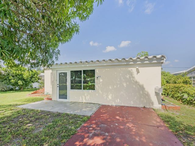 Home for sale at 17570 NE 19th Avenue - photo 6467548