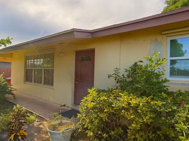 Home for rent at 2533 Dolphin Drive - photo 6505535