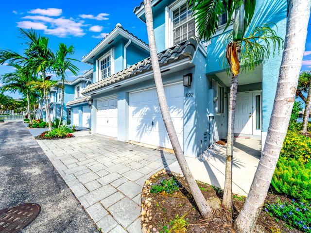 Home for rent at 892 E Jeffery Street - photo 6535388