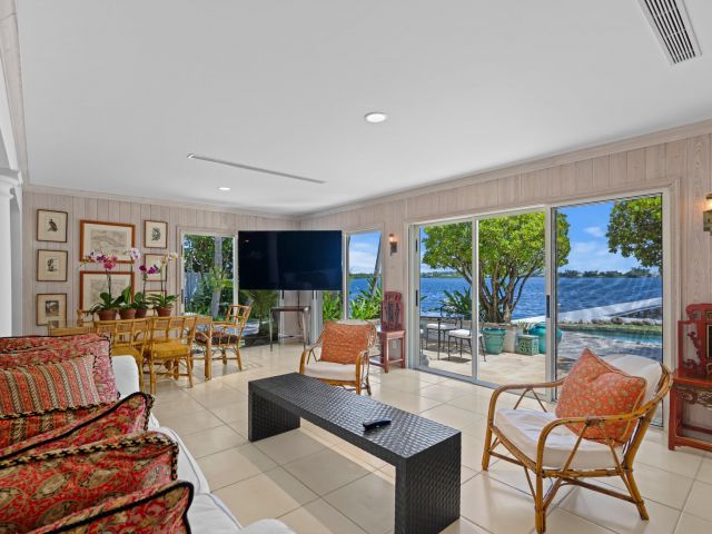 Home for rent at 7500 S Flagler Drive - photo 6506821