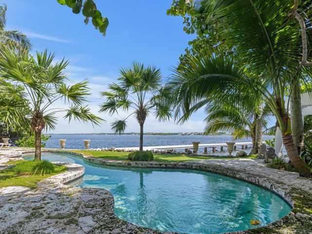 Home for rent at 7500 S Flagler Drive - photo 6506825