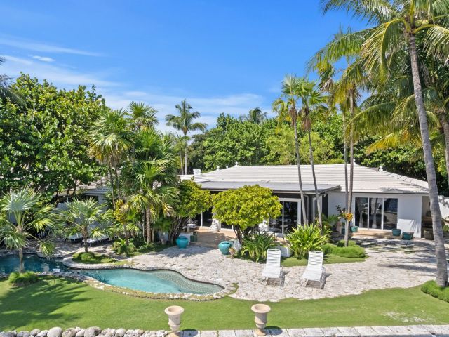 Home for rent at 7500 S Flagler Drive - photo 6506827