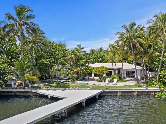 Home for rent at 7500 S Flagler Drive - photo 6506828