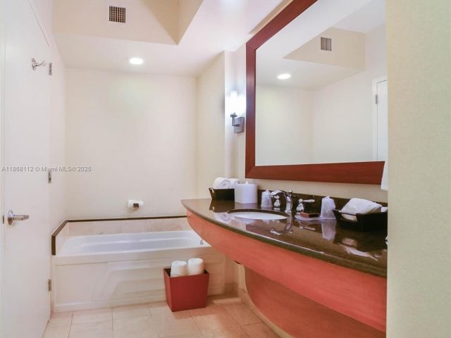 condo for sale in Sunny Isles Beach - 18001 Collins Ave 2910 - MondialRealty