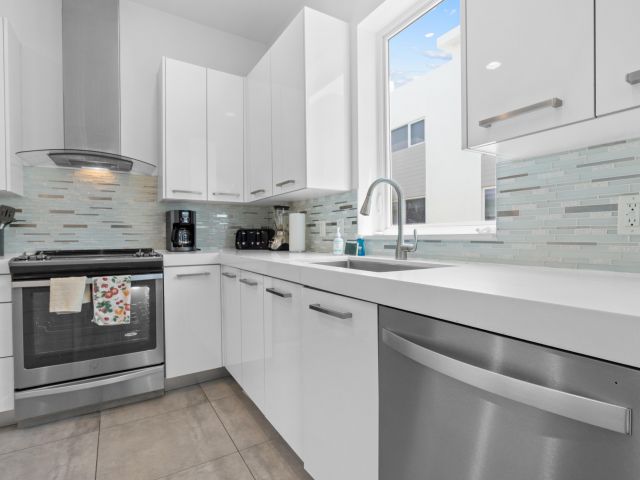 Home for rent at 1367 N Ocean Boulevard - photo 6472154