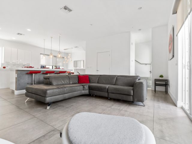 Home for rent at 1367 N Ocean Boulevard - photo 6472163