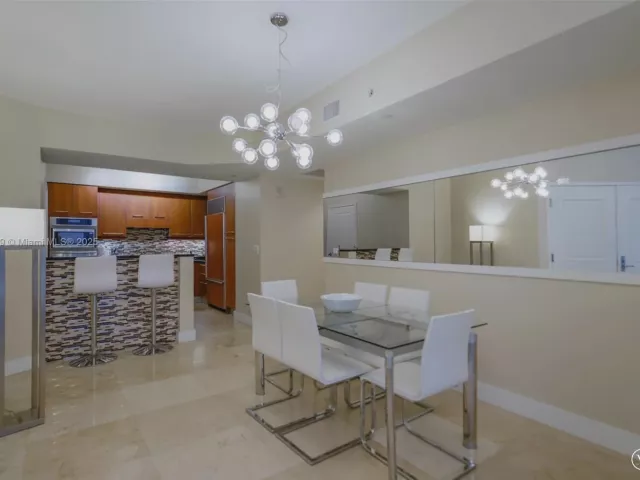 2-bedroom condo for sale in Hollywood - 3101 S Ocean Dr 404 - MondialRealty