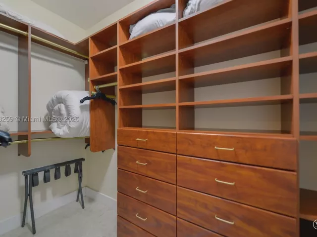 2-bedroom condo for sale in Hollywood - 3101 S Ocean Dr 404 - MondialRealty