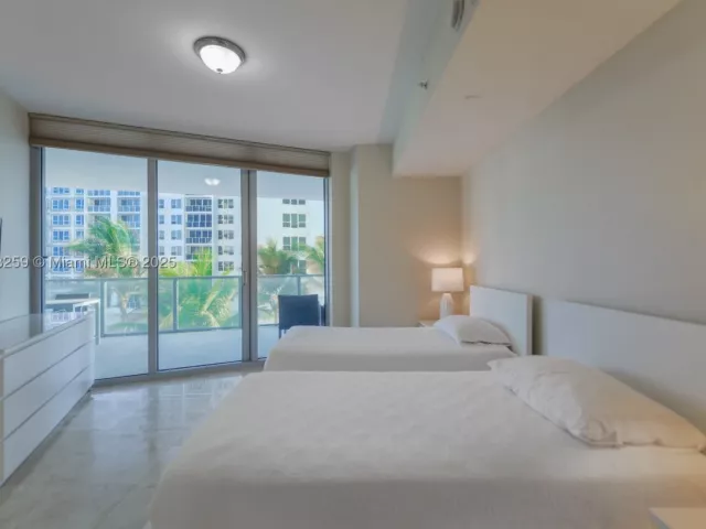 2-bedroom condo for sale in Hollywood - 3101 S Ocean Dr 404 - MondialRealty