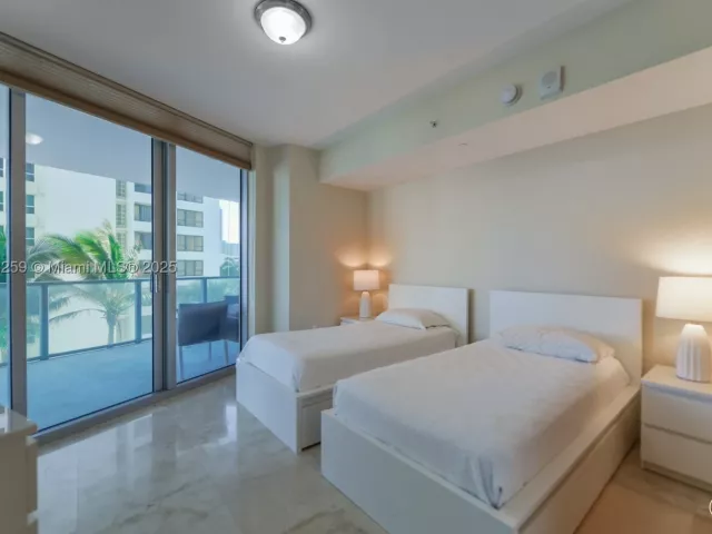 2-bedroom condo for sale in Hollywood - 3101 S Ocean Dr 404 - MondialRealty