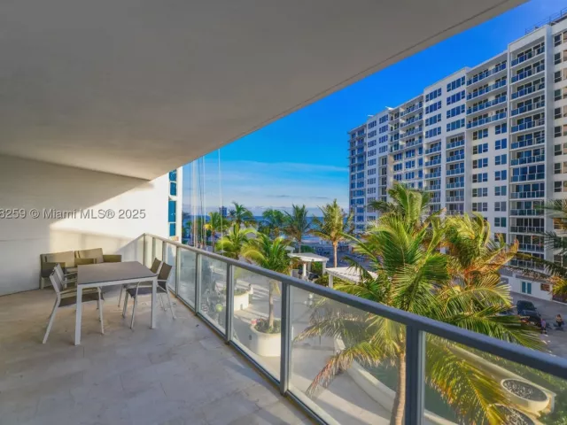 2-bedroom condo for sale in Hollywood - 3101 S Ocean Dr 404 - MondialRealty