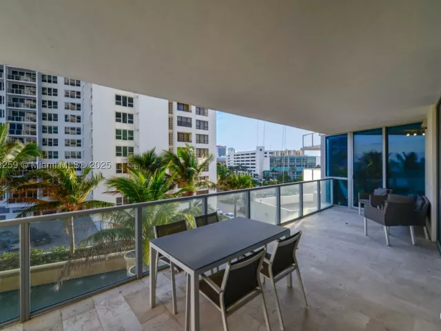2-bedroom condo for sale in Hollywood - 3101 S Ocean Dr 404 - MondialRealty