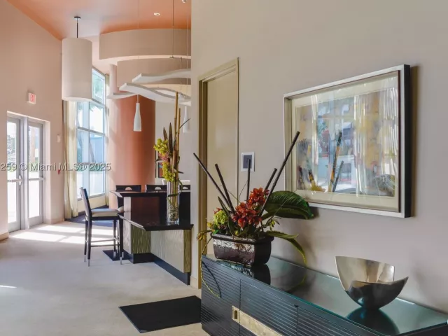 2-bedroom condo for sale in Hollywood - 3101 S Ocean Dr 404 - MondialRealty