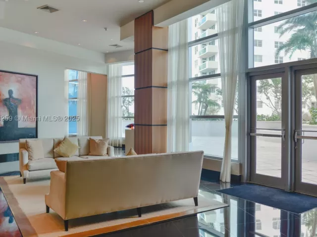 2-bedroom condo for sale in Hollywood - 3101 S Ocean Dr 404 - MondialRealty