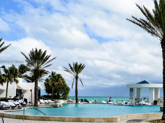 2-bedroom condo for sale in Hollywood - 3101 S Ocean Dr 404 - MondialRealty