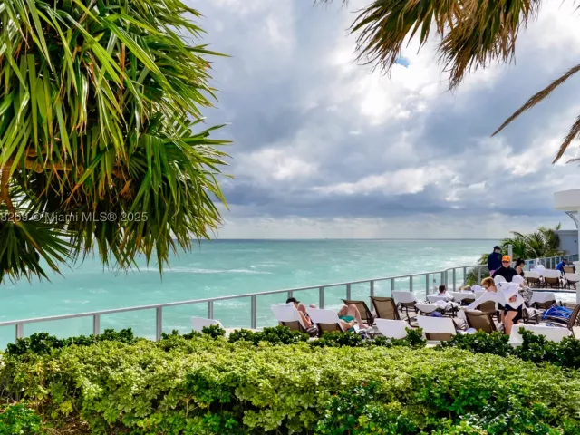 2-bedroom condo for sale in Hollywood - 3101 S Ocean Dr 404 - MondialRealty