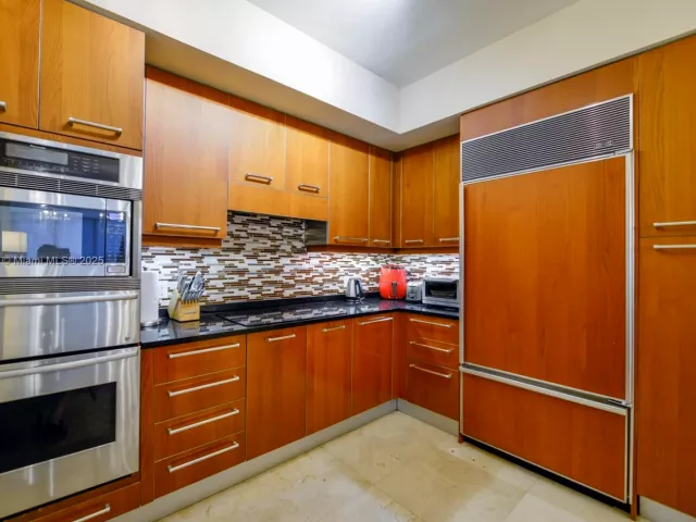2-bedroom condo for sale in Hollywood - 3101 S Ocean Dr 404 - MondialRealty