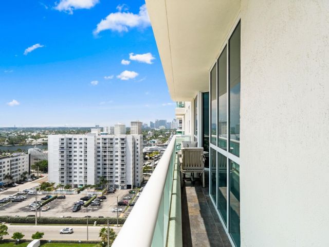 3-bedroom condo for sale in Fort Lauderdale - 101 S Fort Lauderdale Beach Boulevard 1501 - MondialRealty