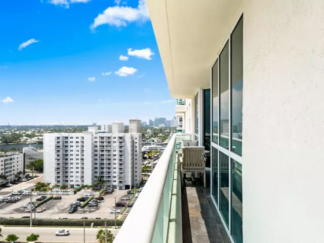 3-bedroom condo for sale in Fort Lauderdale - 101 S Fort Lauderdale Beach Boulevard 1501 - MondialRealty
