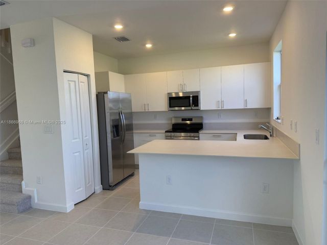 3-bedroom home for rent in Homestead - 2794 SE 26th Ave 2794 - MondialRealty