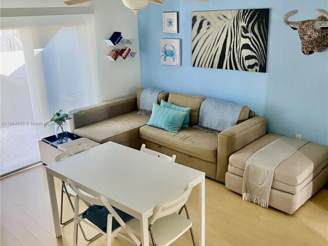 1-bedroom home for rent in Key Biscayne - 798 Crandon Blvd 44-B - MondialRealty