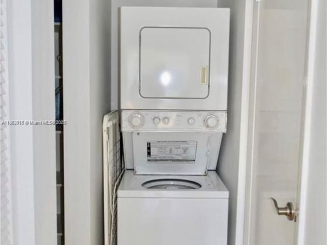 1-bedroom home for rent in Key Biscayne - 798 Crandon Blvd 44-B - MondialRealty