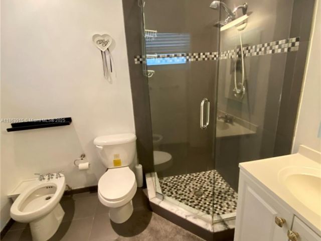 1-bedroom home for rent in Key Biscayne - 798 Crandon Blvd 44-B - MondialRealty